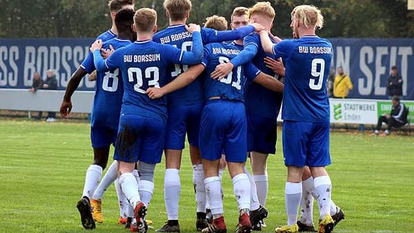 Einer von vielen Jublern bei Blau-Weiß Borssum. Foto: Katarzyna Siemers