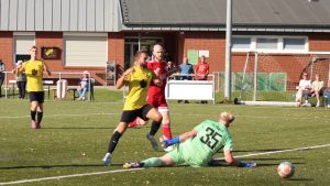 Bundes Keeper war die ärmste Sau, wurde von seiner Verteidigung immer wieder im Stich gelassen. Das machte es Hinte einfacher, die Tore zu erzielen.